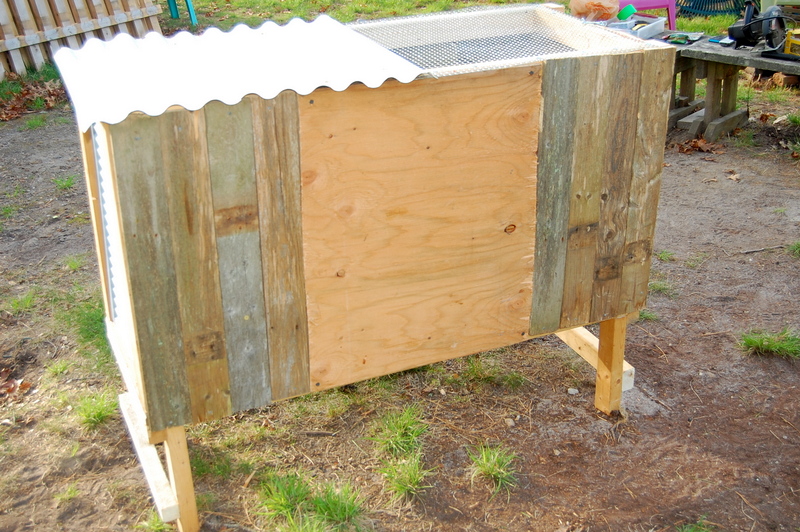 How to make a Mini Chicken Coop with Recycled Materials