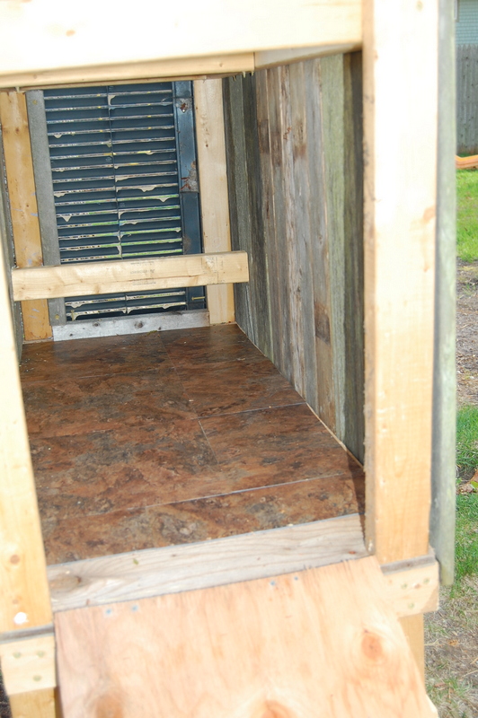 How to make a Mini Chicken Coop with Recycled Materials